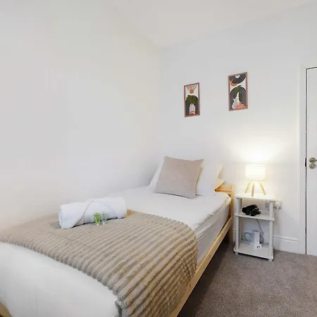 Modern Duplex 4br Thornaby By With Us *