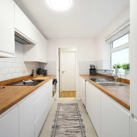 Modern Duplex 4br Thornaby By With Us